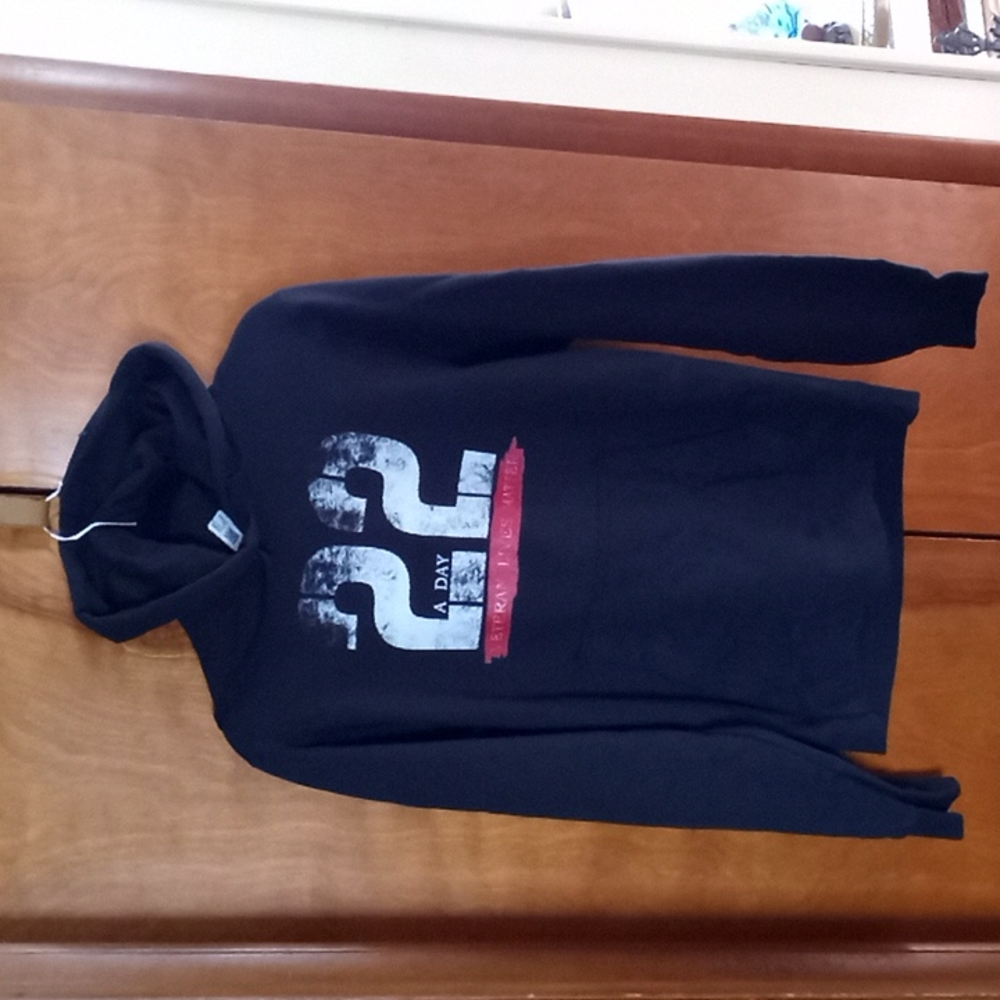 NWOT 22 A Day Veterans Lives Matter Unisex Hooded Sweatshirt Size S